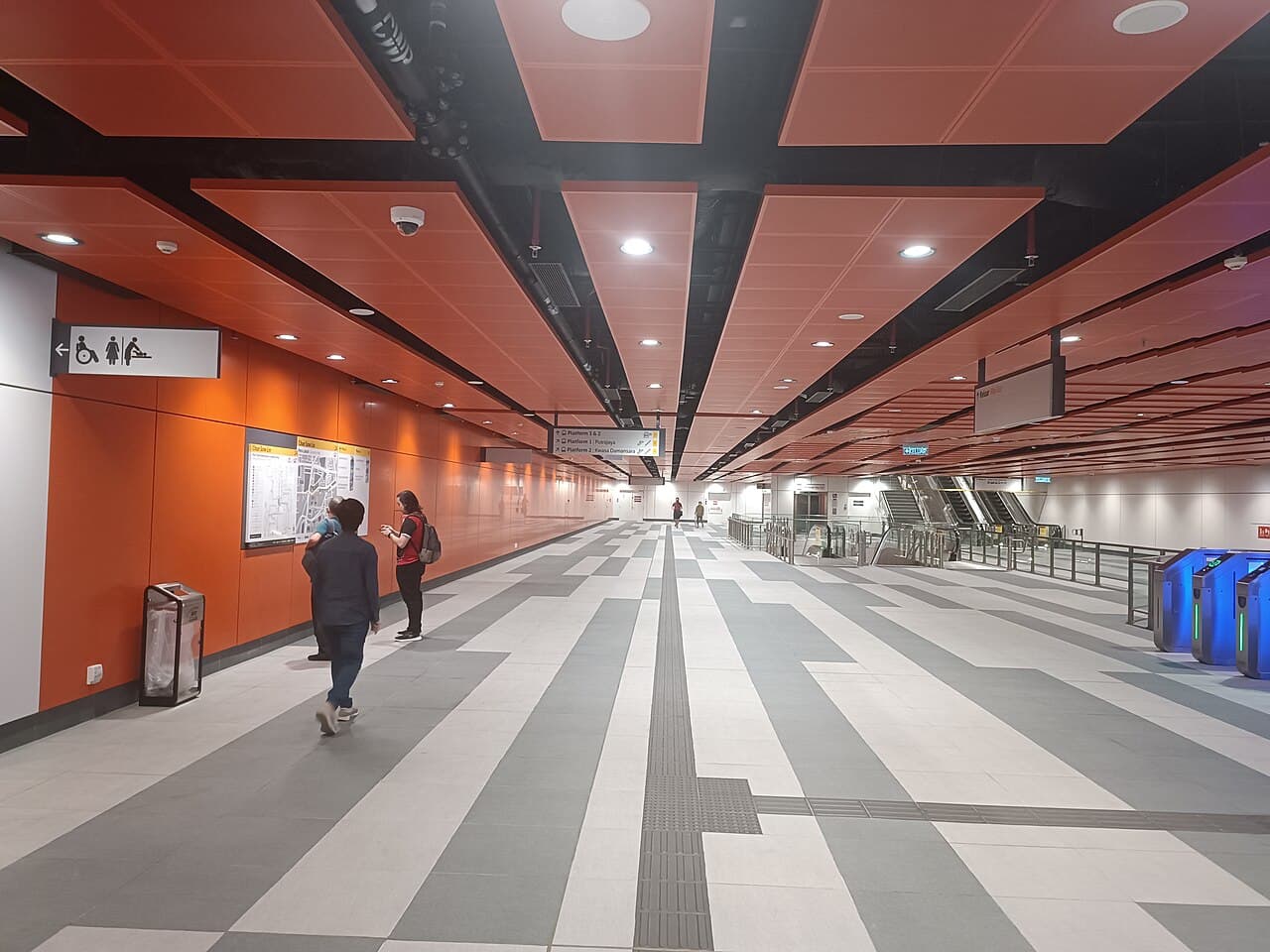 Chan Sow Lin MRT concourse